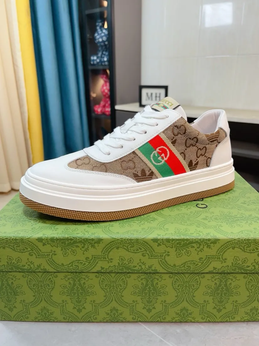 Men's shoes 💰420🌹🌹[GUCCI] Gucci's new lace-up casual men's shoes are on the market first, and the materials and workmanship are superior to all versions on the market. The highest quality shipped first-layer cowhide with imported original perforated materials➕genuine leather lining, privately molded soft outsole, high foot comfort, imported special materials highlight the brand's unique charm, high-end customization 38-44